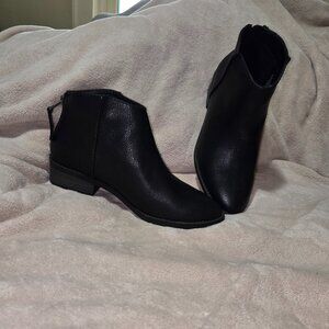 Like New Black Universal Threads Ankle Boots SZ 6